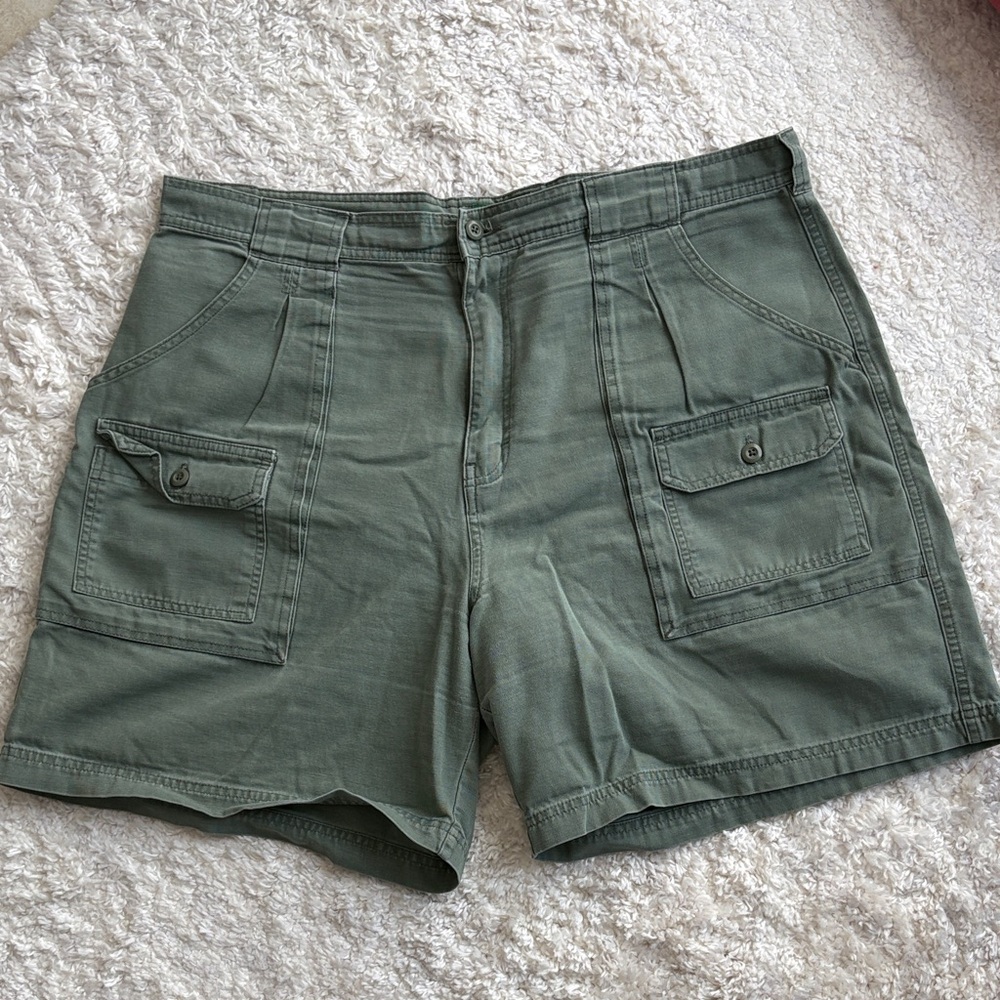 Cabela’s High-Rise Olive Green Women's Cargo Shorts with Front Flap Pockets